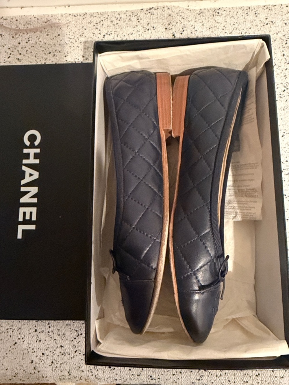 CHANEL Black Leather Cap-Toe Bow Ballet Flats size 9.5 39.5 navy blue - Picture 6 of 7